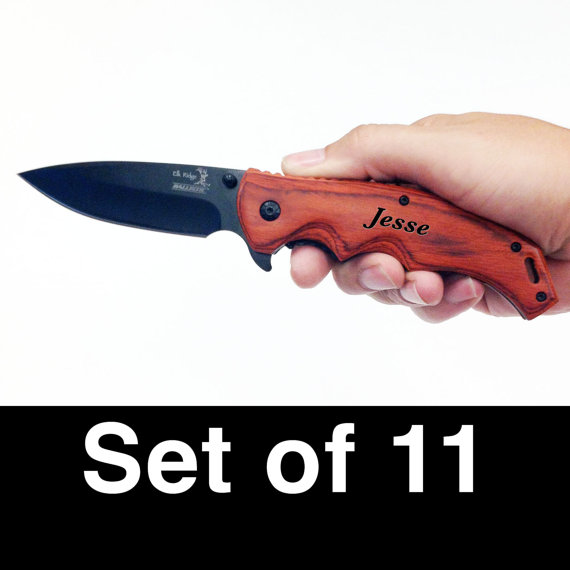 زفاف - Groomsmen Gifts, Engraved Pocket Knives, Wedding Gifts, Set of 11 Personalized Engraved Pakkawood Handle Knives