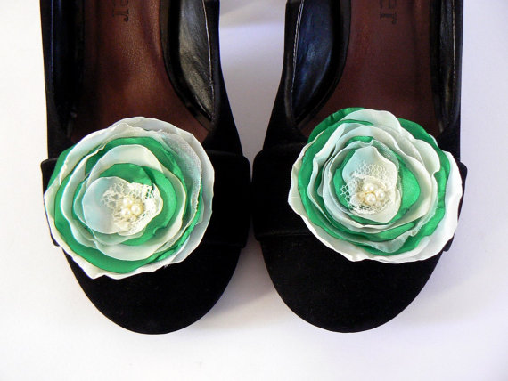 Hochzeit - Ivory, emerald green wedding shoe clips (set of 2), bridal shoe clips, green shoe clips, ivory shoe clips, emerald wedding, bridal heels