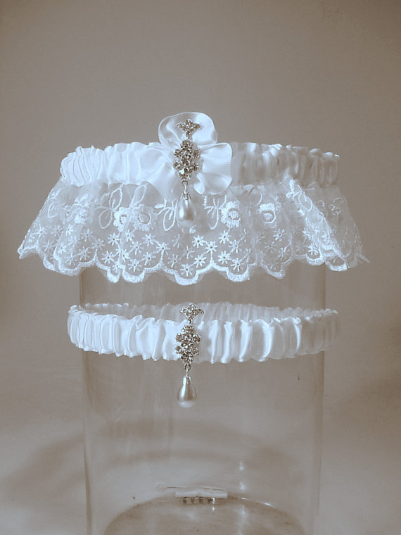 Hochzeit - wedding garter set  UNE FLEUR CRISTALLINE n lace white a Peterene Original  design Swarovski crystals