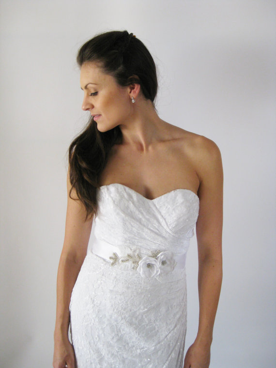 Hochzeit - Wedding Flower Dress Sash. Wedding White Flower Sash. Bridal Dress Sash.