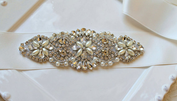 زفاف - Bridal beaded austrian crystal & pearl embellished sash. Rhinestone applique luxury wedding belt. DUCHESS PEARL PETITE