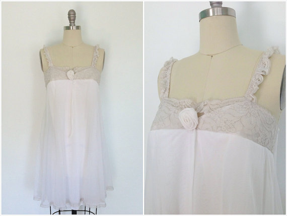 زفاف - 1960s Nightgown Lingerie / Nightie / Olga / White with Taupe Gray Lace / Size 32 Bust Small S