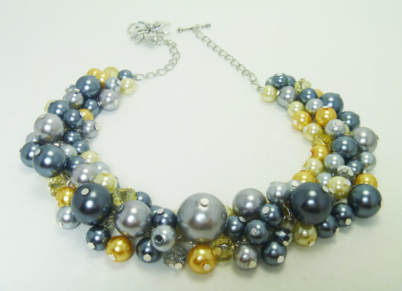 زفاف - Shades of Gray and yellow pearl cluster necklace with crystals, bridal pearl jewelry, chunky necklace, bridesmaids gift, wedding jewelry.