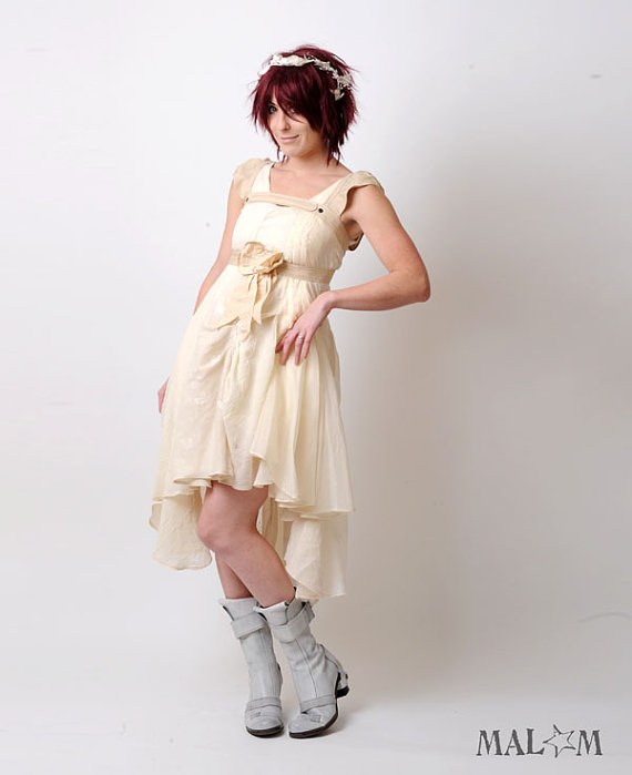 Hochzeit - Fairy wedding dress - Assymetrical freeform stitching - Bow silk harness - short wedding dress