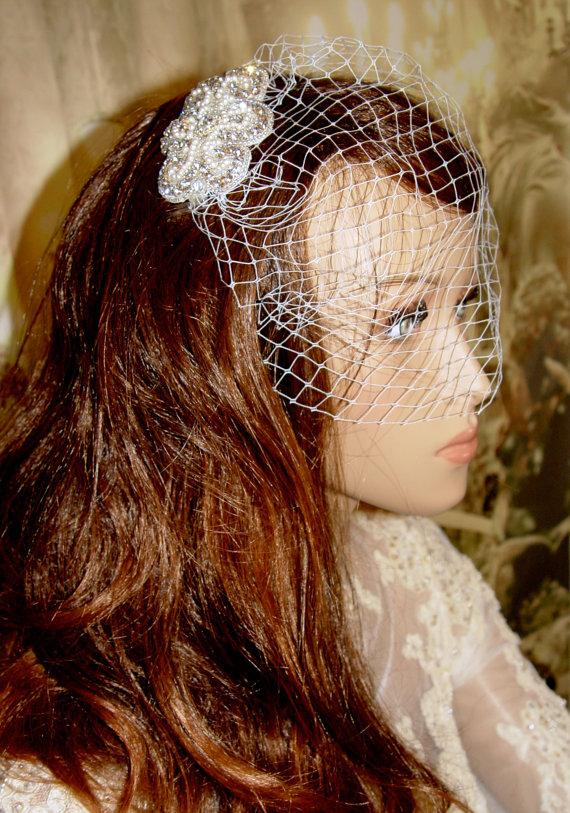 زفاف - Fabulous Vintage Inspired Beaded Pearl and Rhinestone Lace Bridal Birdcage Veil Comb