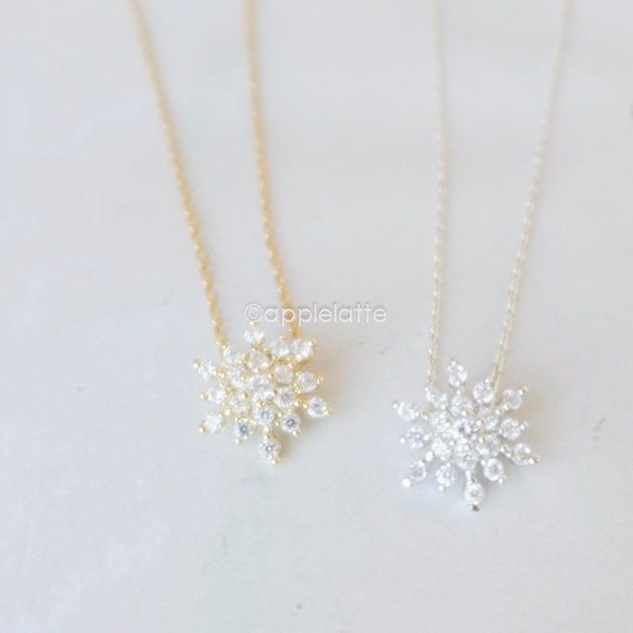 Свадьба - snowflake necklace, white necklace, Cubic Zirconia snowflake necklace, bridal jewelry, Christmas necklace, wedding jewelry, winter jewelry