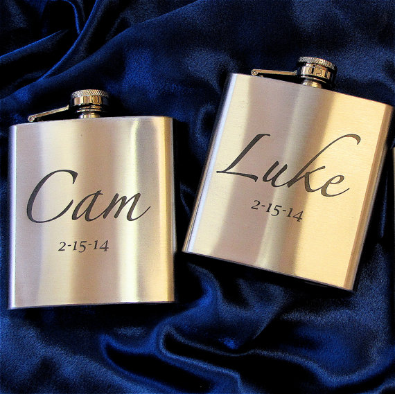 Hochzeit - 5 Personalized Flasks -  Groomsmen Gift Flask, Best Man Gift, Bachelor Party Gifts