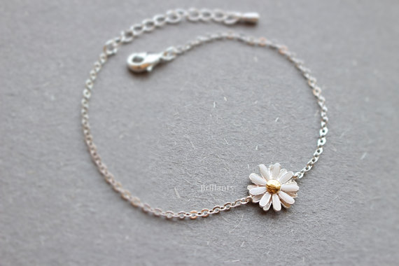 زفاف - Daisy flower bracelet in silver, Bridesmaid jewelry, Everyday jewelry, Wedding bracelet