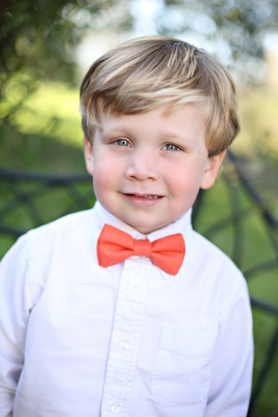 زفاف - Bow tie for boys, coral bow tie, chartreuse green bow tie, wedding bow tie, ring bearer bow tie, bow tie for toddler, boys photo prop