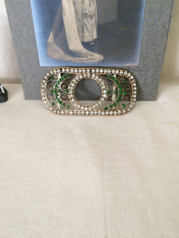 Свадьба - Vintage 1920s Flapper Art Deco Green and Clear Rhinestones Belt Buckle...Wedding Buckle...Sash Buckle...A Touch of Green