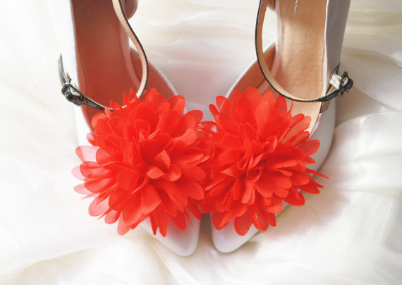 Свадьба - Red Flower Shoe Clips - Wedding Shoes Bridal Couture Engagement Party Bride Bridesmaid