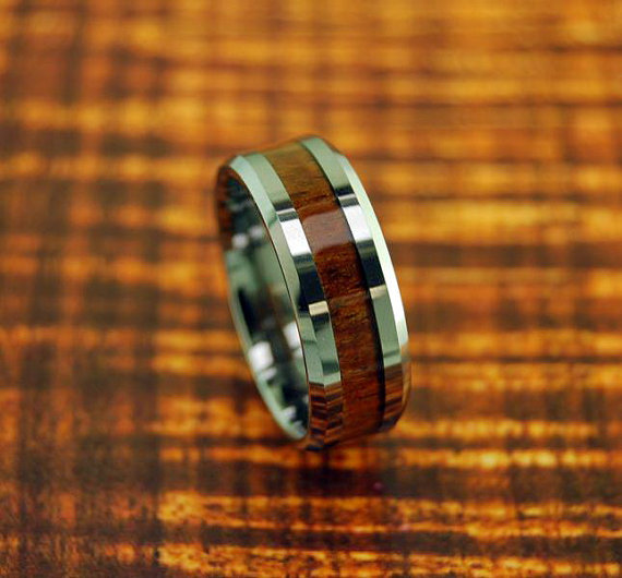Hochzeit - Tungsten Carbide Koa Wood Ring 8MM - Wedding Band - Gift Idea - Promise/Engagement Ring