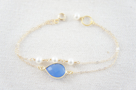 Свадьба - Blue chalcedony and pearl bracelet, a pearl on a clasp, wedding, bridesmaid jewelry, something blue, gift