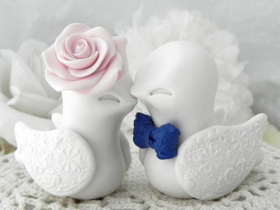 Mariage - Lovebirds Wedding Cake Topper, White, Blush Pink, Navy Blue, Bride and Groom Keepsake, Fully Customizable