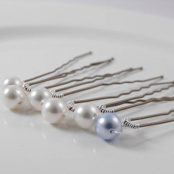 Hochzeit - Something blue hair pins, wedding hair accessories, blue bridal bobby pins, pearl bridesmaid hairpins.