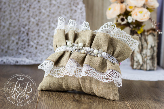 زفاف - Vintage Chic WHITE Wedding ring bearer pillow with  WHITE lace pearl and crystals  burlap