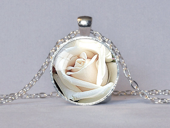 Mariage - WHITE ROSE PENDANT Wedding Jewelry Rose Necklace Bride Necklace Bridesmaid Gift for Bridesmaid Mom Gift for Grandma Wedding Party Gift