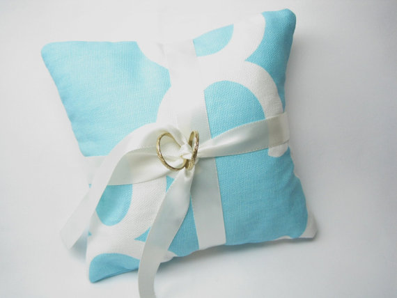 Mariage - Sky Blue and Antique White Ring Bearer Pillow, Rustic Wedding Pillow, Summer Camp, Beach, Envelope Back, Faux Rings, Ready to Ship
