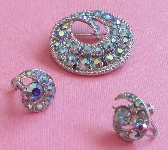 Hochzeit - Vintage Light Blue AB Rhinestone Brooch, Light Blue Jewelry, Blue Rhinestone Earrings, Blue Bridal Jewelry, Swirl Earrings, Blue Jewelry Set