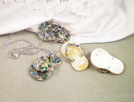 Mariage - Beach Wedding, Abalone Shoe Charm Necklace, Shell Necklace, Beach Wear Bridesmaid gift, Abalone Multi Colored Sandal Necklace