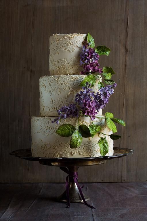 Wedding - 8 Elegant Wedding Cakes With A Fashionable Twist