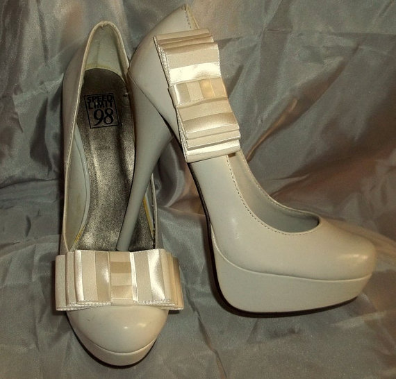 Wedding - Bridal Shoe Clips - Triple Satin Bows in Ivory Bridal Wedding Shoe Clips - ship ready