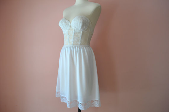 زفاف - White  Mini Half Slip Skirt  Wide Lace Hem Modern Size Medium Large  - VL333