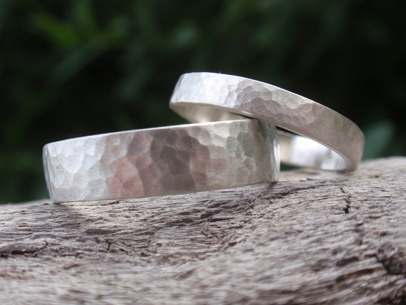 زفاف - matching wedding bands engagement ring set sterling silver hammered wedding rings - 5mm & 3mm - made to order - handmade jewelry - men women