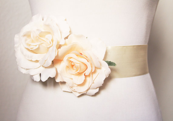زفاف - Blush Pink / Peach Antique Ivory Cream Roses Sash Belt - Rustic Bridal Wedding Dress Sashes Belts