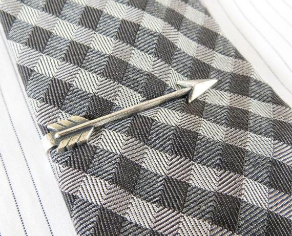 Свадьба - Arrow Tie Bar- Sterling Silver & Antiqued Brass Finishes- Gifts For Men- Groomsmen Gifts