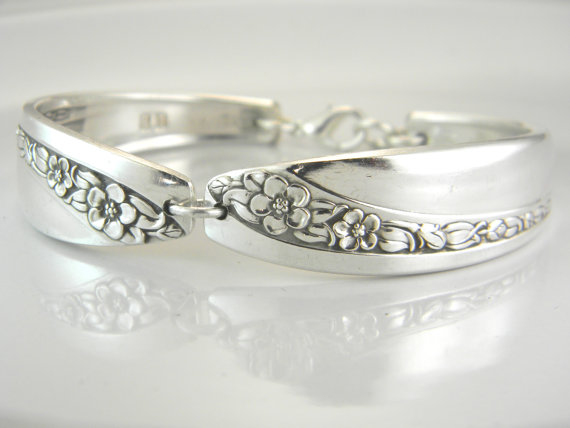 Hochzeit - Bridesmaid Bracelet, Spoon Bracelet, Spoon Jewelry, Bridesmaid Gift, Silver Bridal Bracelet, FREE CUSTOM ENGRAVING, 1953 Queen Mary