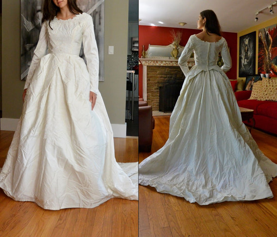 Mariage - Vintage 60s Wedding Dress / 1960s White Bridal Gown Full Skirt Train XS