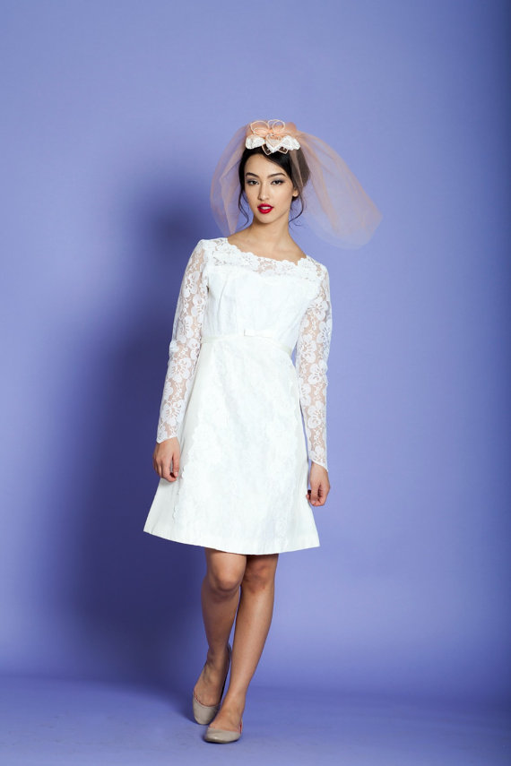 زفاف - 1960s Mod Mini Wedding Dress, Vintage 60s Long Sleeve White Lace Wedding Gown, Size Small