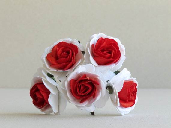 زفاف - 35mWhite Paper Roses with Red Centre - 5 mulberry paper flowers with wire stems - Ideal for wedding decoration [801]