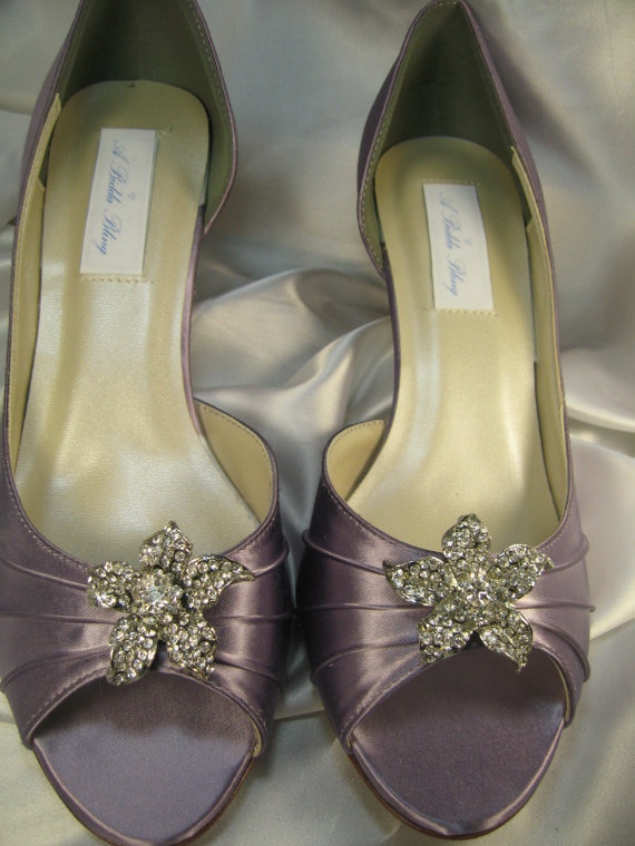 Mariage - Vintage Style Flower Wedding Shoes Bridal Satin Pale Purple Shoes Over 100 Colors To Pick From Wedding Shoes with Rhinestone Crystal Flower
