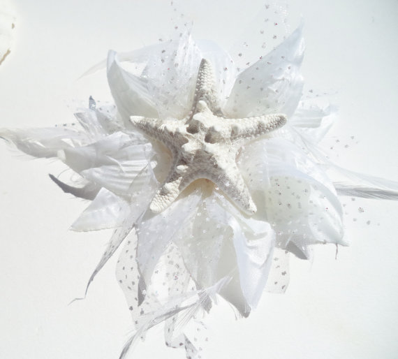 Свадьба - Starfish Corsage / Starfish Hair Accessory / Bridesmaids Pin / Beach Wedding Clip on Starfish