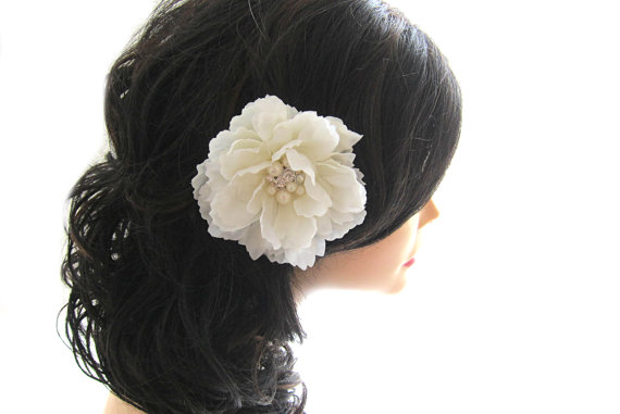 زفاف - White hair flower, wedding flower hair clip, white flower bridal hair accessory, white hair piece