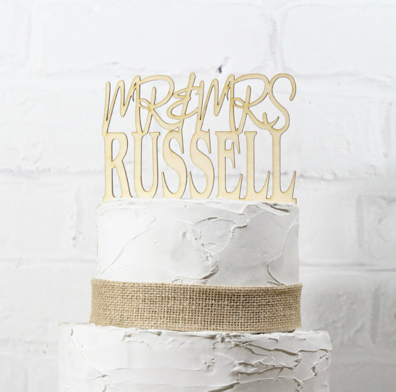 Свадьба - Rustic Wedding Cake Topper or Sign Mr and Mrs Topper Custom Personalized with YOUR Last Name Paintable Stainable Wood