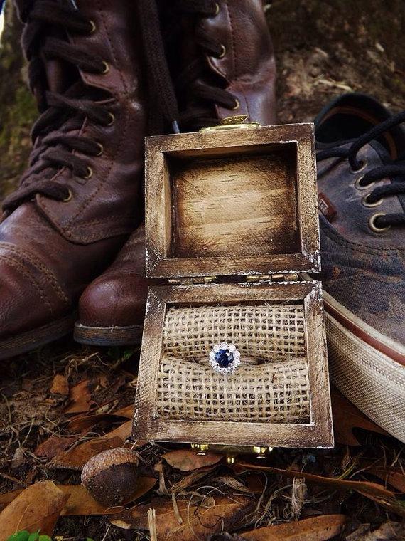 زفاف - engagement ring box, wood ring box, shabby chic pillow alternative, distressed, proposal