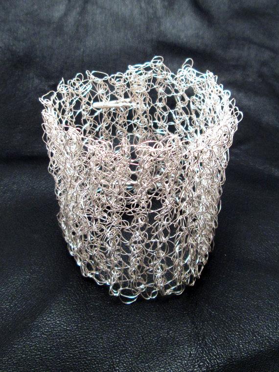 زفاف - Wire crocheted bracelet, wide statement cuff, silver plated, mesh bracelet, bridal jewelry, crochet wire bracelet