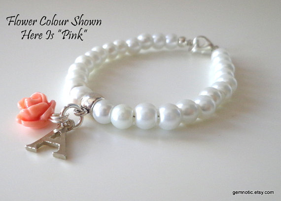 Hochzeit - Childrens personalized bracelet, flower girl bracelet, flower girl gift, kids pearl bracelet, wedding jewelry flower girl jewelry
