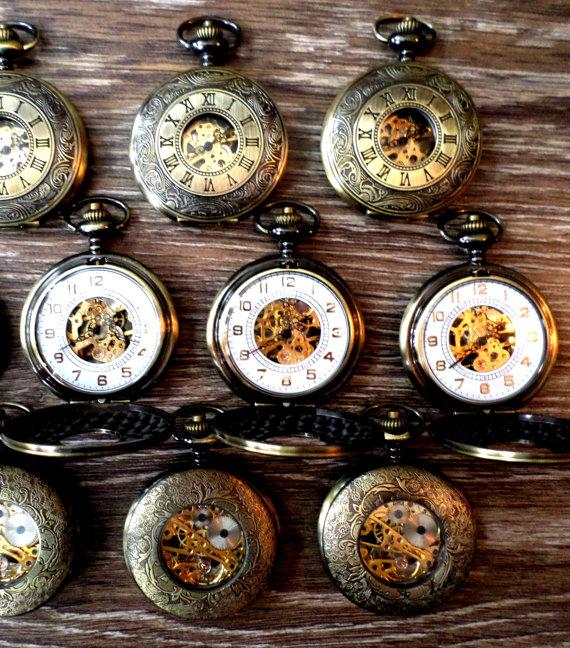 Mariage - Pocket Watch Set of 5 Antique Bronze Mechanical with White Dial and Watch Chains Groomsmen Gift Wedding Groom's Corner Ships from Canada