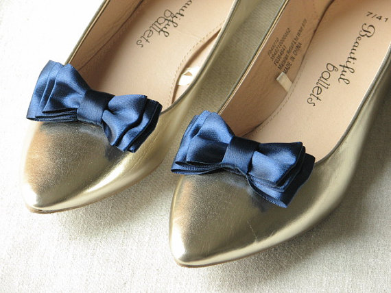Mariage - Navy blue shoe clips Something blue Bridesmaids gift Blue Shoe bow Blue shoe clips Navy blue wedding accessory Navy blue bridal Gift for her