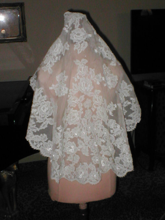 زفاف - Vintage IVORY  Alencon Lace Mantilla Bridal Veil by Pricilla of Boston