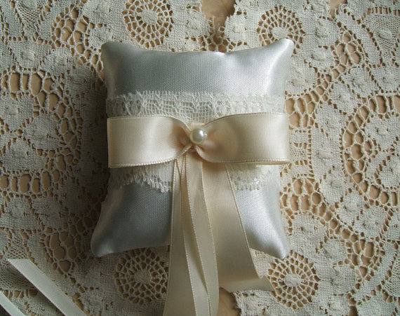 Mariage - 3" Handmade Flowergirl's Ring  Bearer Pillow for Her Flower Girl Basket, If there is no Ring Bearer