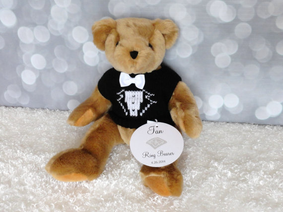 زفاف - Classic Style Ring Bearer Gift, Teddy Bear in Brown or White, Personalized Gift, Wedding Keepsake