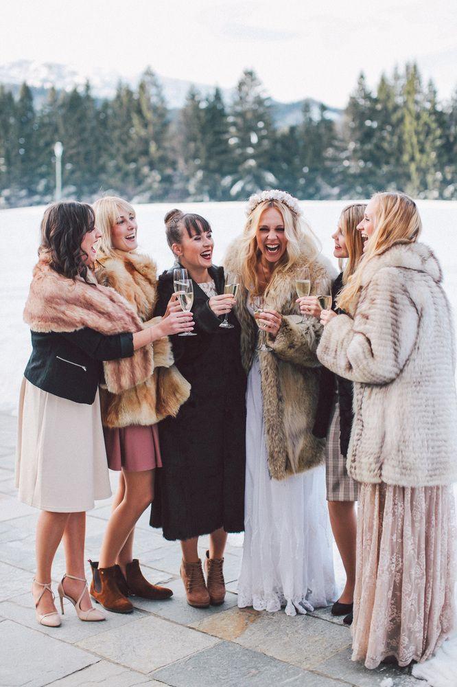 Wedding - 19 Snowy Wedding Photos That Will Warm You From The Inside Out