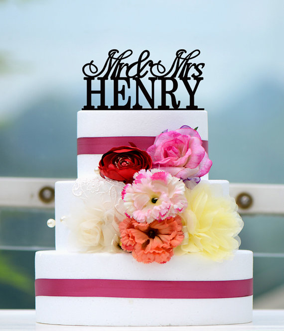 Mariage - Wedding Cake Topper Monogram Mr and Mrs cake Topper Design Personalized with YOUR Last Name D036