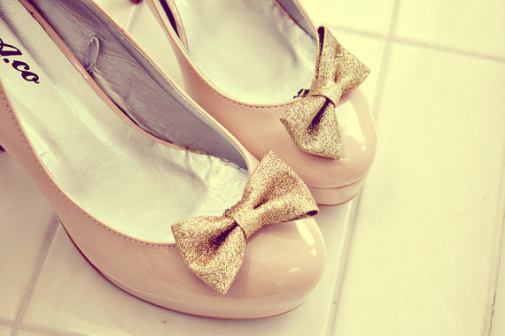 Hochzeit - gold sparkle glitter bow shoes clips. anthropologie. In Stock and ready to ship.