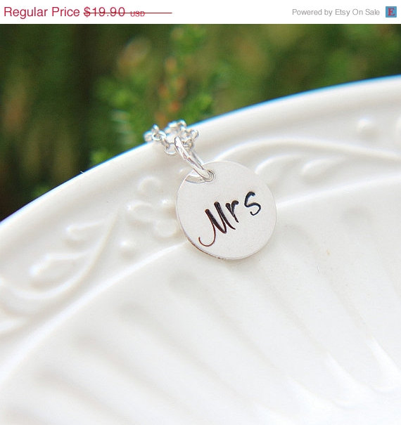 Mariage - SALE Mrs. Necklace, Sterling Silver Mrs. Necklace, Bridal Shower Gift, New Bride Gift, Honeymoon necklace, Wedding Jewelry, Bride Necklace
